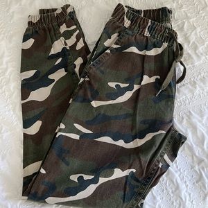 Boys size M 10-12 cargo pants.